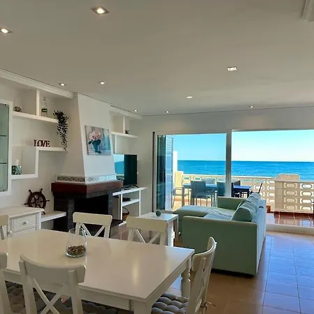 Villa Breathtaking Beachfront House *