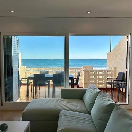 Breathtaking Beachfront House *